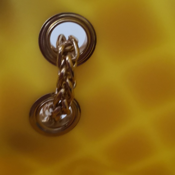 Fun Sunshine Yellow Jelly Quilted Puff Shoulder Bag Purse Latch Close Gold Chain - Picture 4 of 6